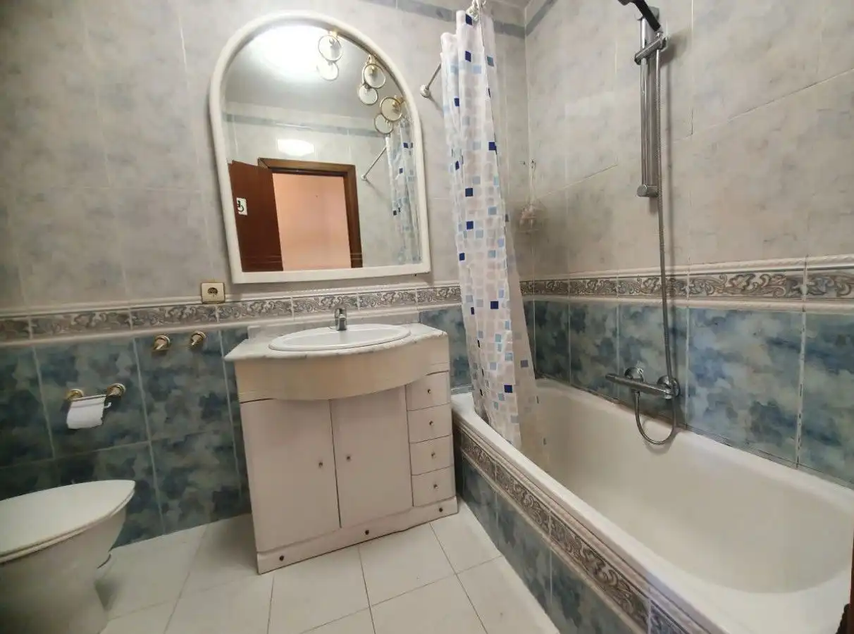 Baño de Piso en venta en Palencia con Calefacción y Terraza