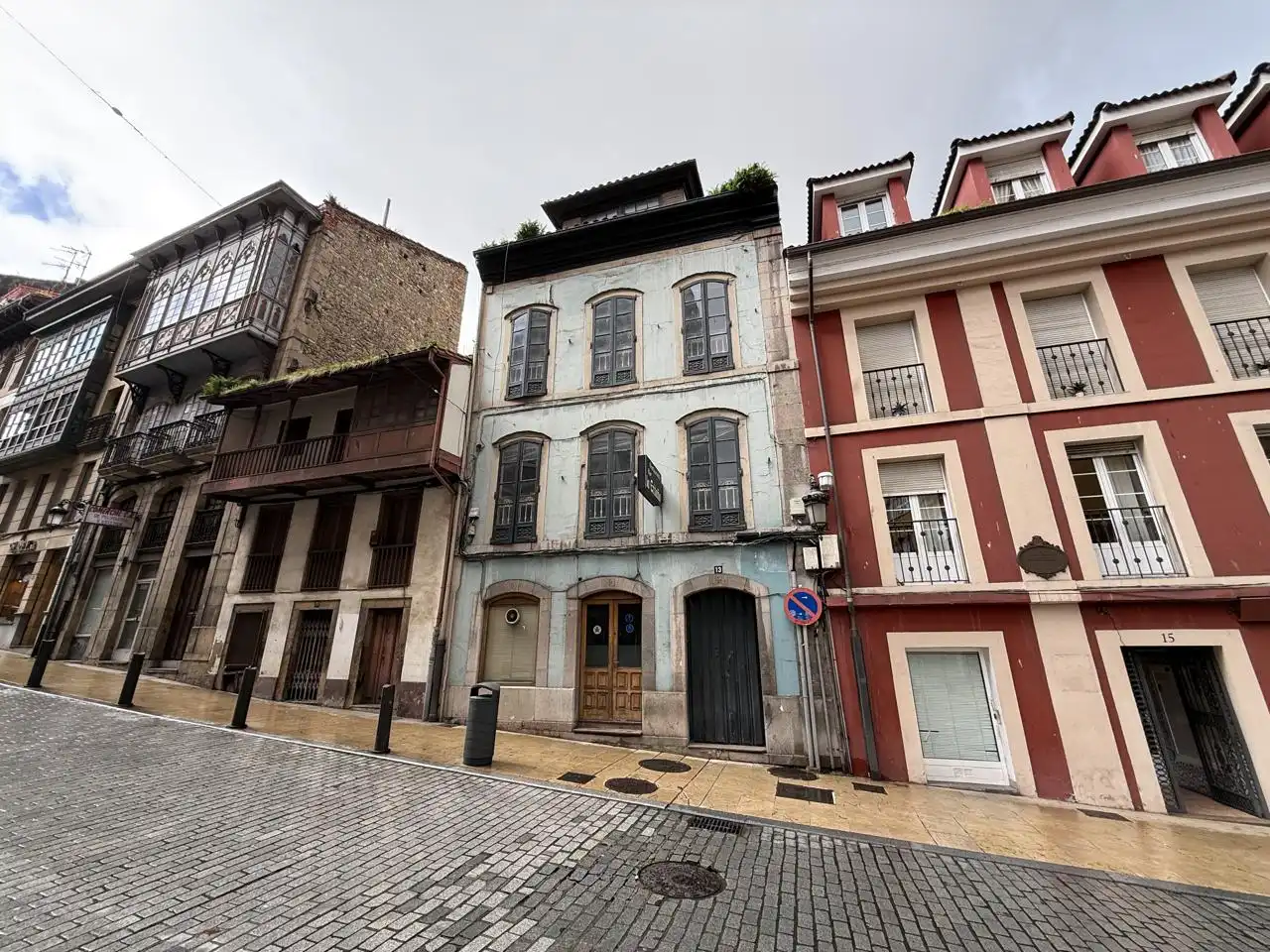 Außenansicht von Gebäude zum Verkauf in Avilés