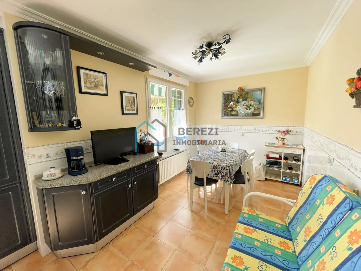 Comedor de Casa adosada en venta en Mundaka con Calefacción, Jardín privado y Amueblado