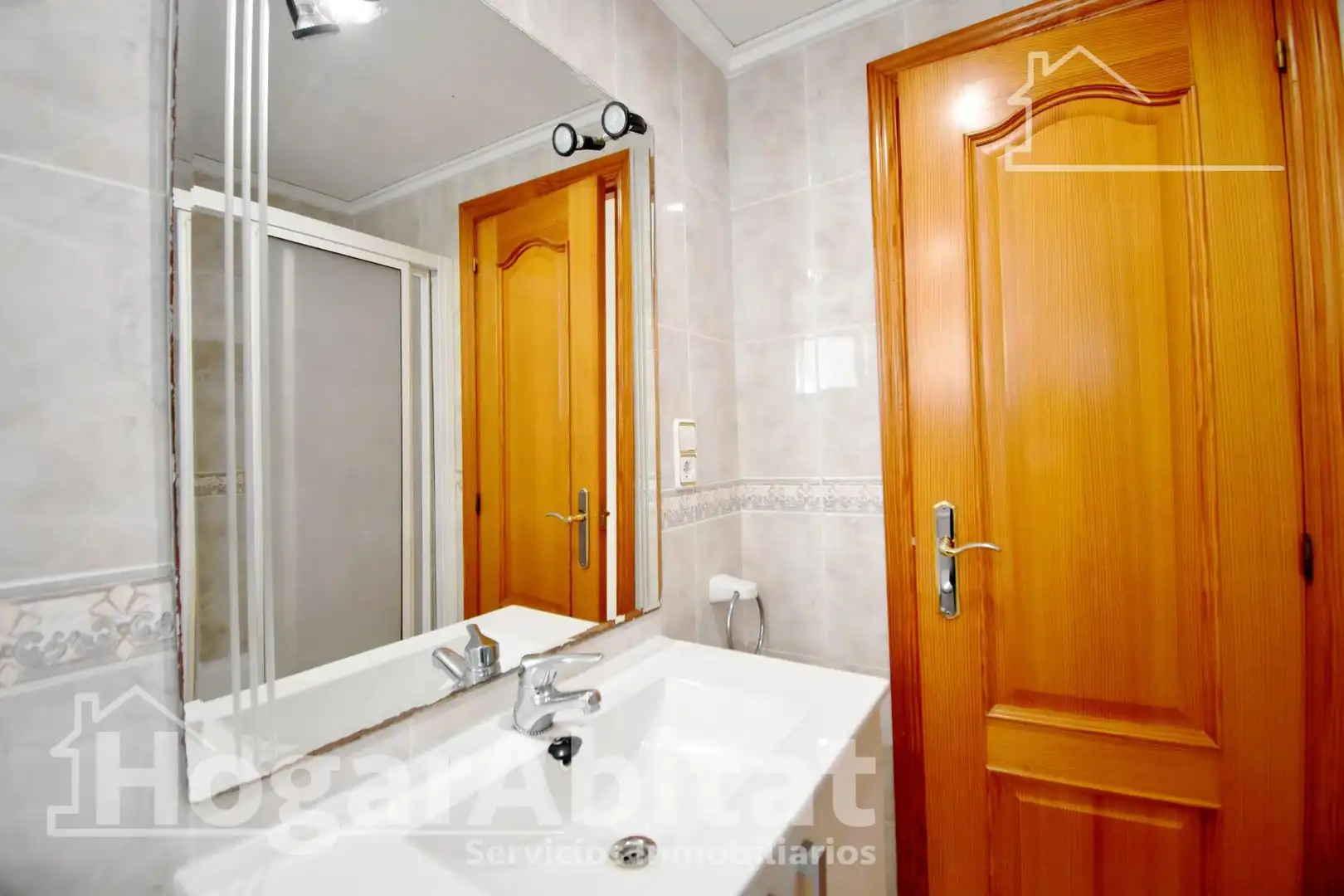 Badezimmer von Wohnung zum Verkauf in Piles mit Möbliert