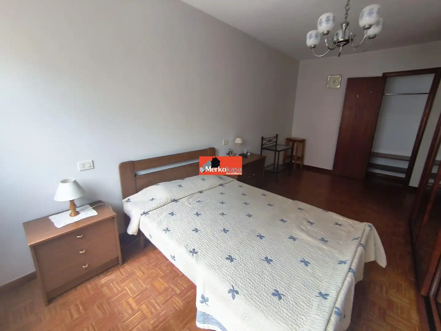 Dormitori de Apartament de lloguer en Lugo amb Calefacció i Moblat