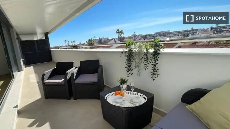 Terrassa de Apartament per a compartir en Torremolinos amb Aire condicionat, Terrassa i Moblat