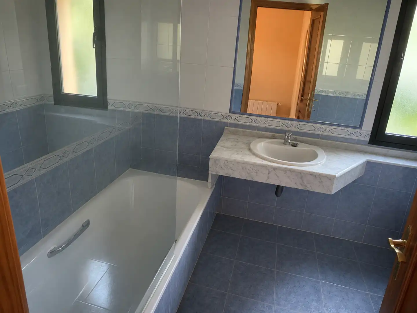 Bany de Casa o xalet en venda en Tordesillas amb Jardí privat, Terrassa i Piscina comunitària