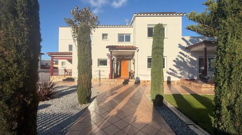 Villa con piscina y doble garaje en Roses