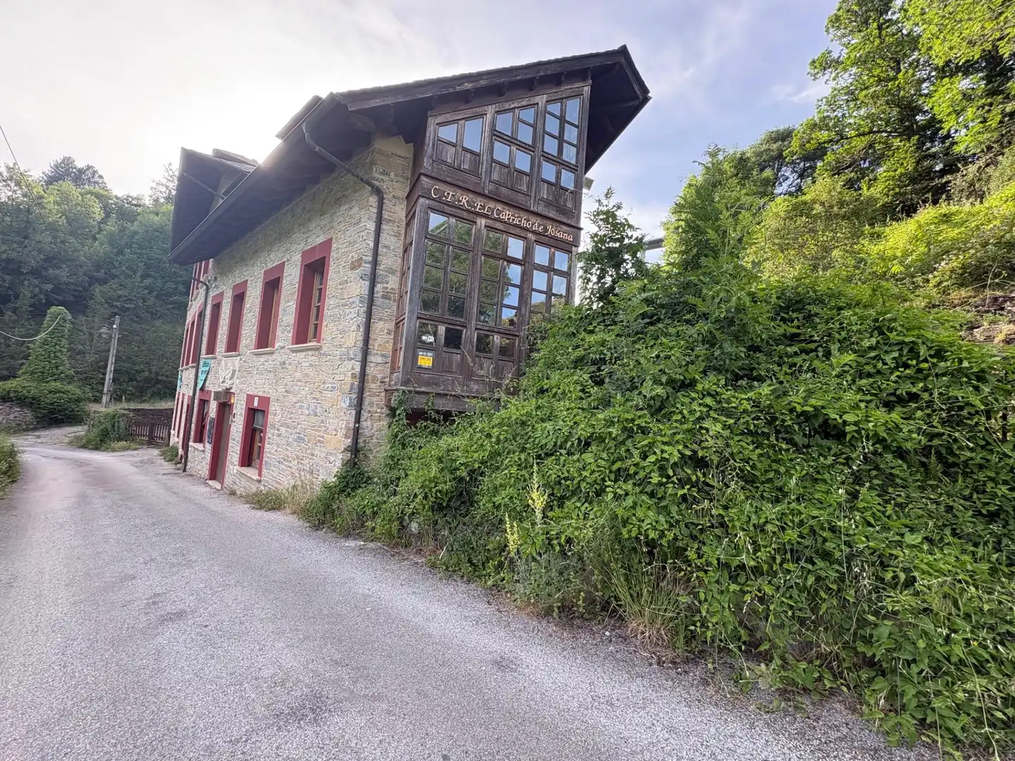 Exterior view of Buildings for sale in Vega de Valcarce