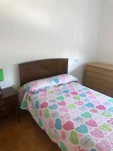 Schlafzimmer von Wohnung zur Miete in Lugo mit Heizung, Möbliert und Ofen