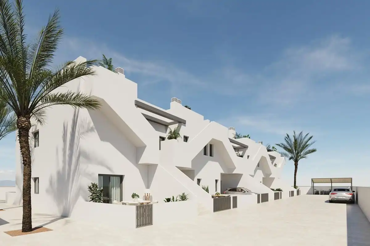 Vista exterior de Apartament en venda en Pilar de la Horadada amb Piscina comunitària
