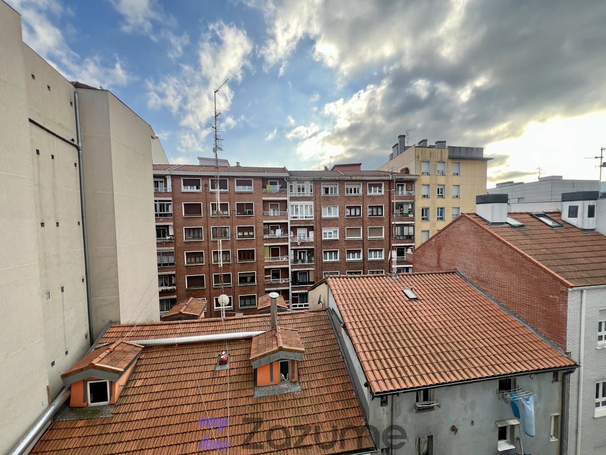 Vista exterior de Pis de lloguer en Bilbao  amb Calefacció, Parquet i Terrassa
