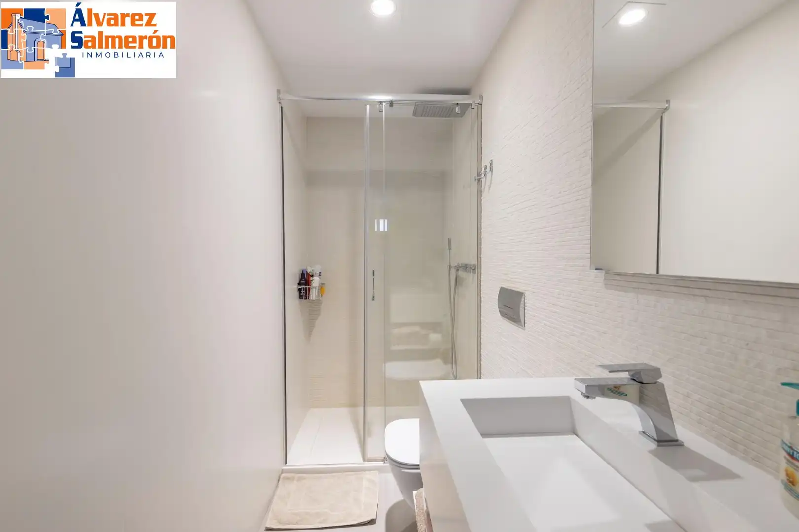 Bathroom of Houses for sale in Granada