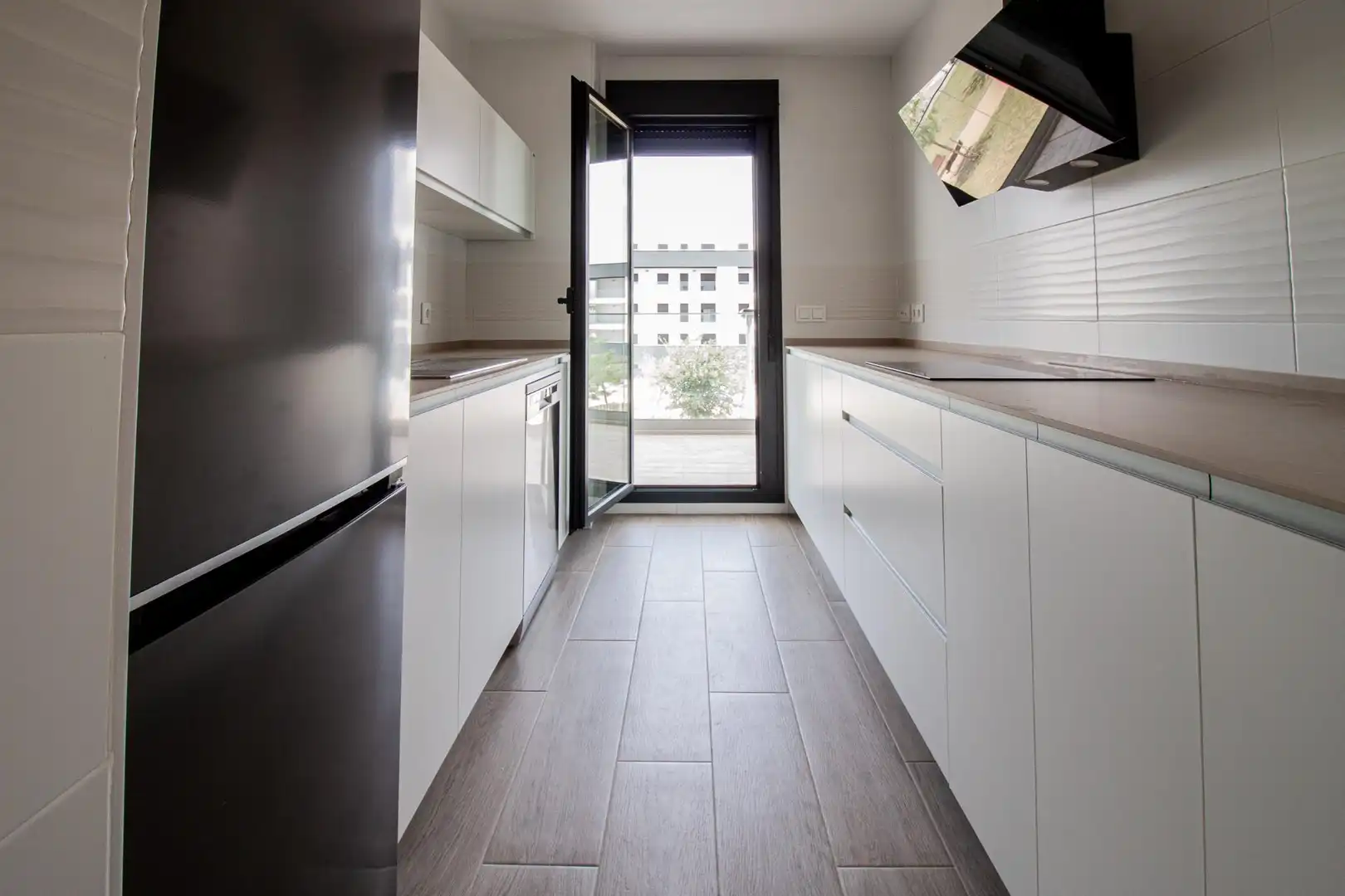 Cocina de Piso de alquiler en La Rinconada con Aire acondicionado, Jardín privado y Terraza