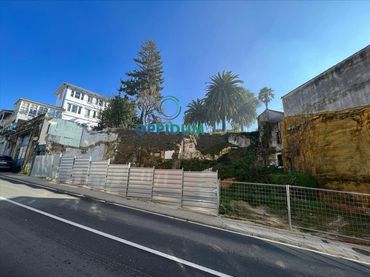 Terreny residencial en venda a Rúa Saavedra Meneses 20
