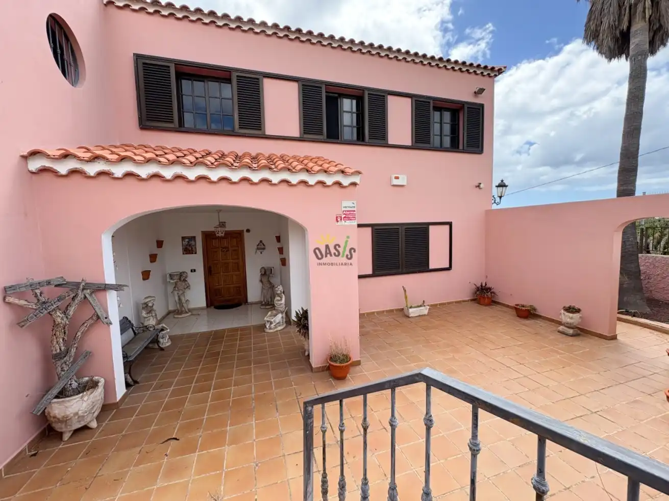 Vista exterior de Casa o xalet en venda en Santa Cruz de Tenerife amb Terrassa, Traster i Piscina