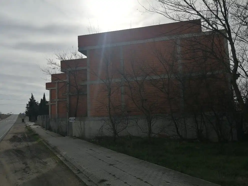 Außenansicht von Gebäude zum Verkauf in Motilleja