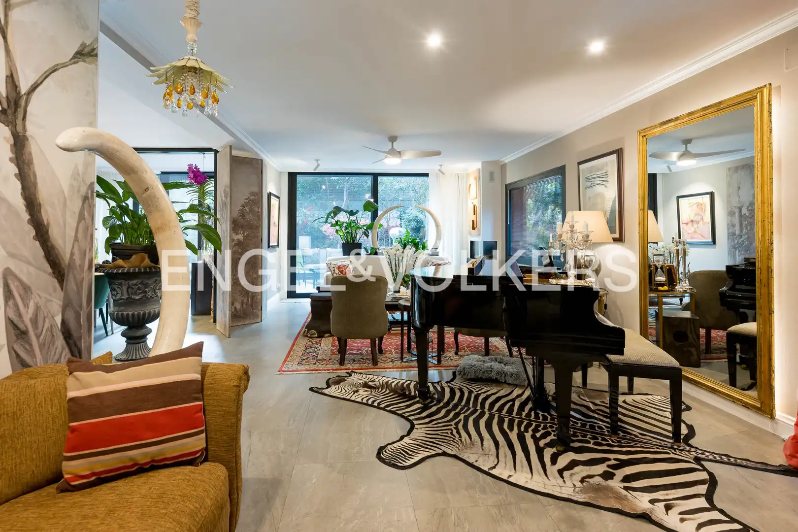 Living room of Houses for sale in Madrid  with Air Conditioner, Heating and Private garden