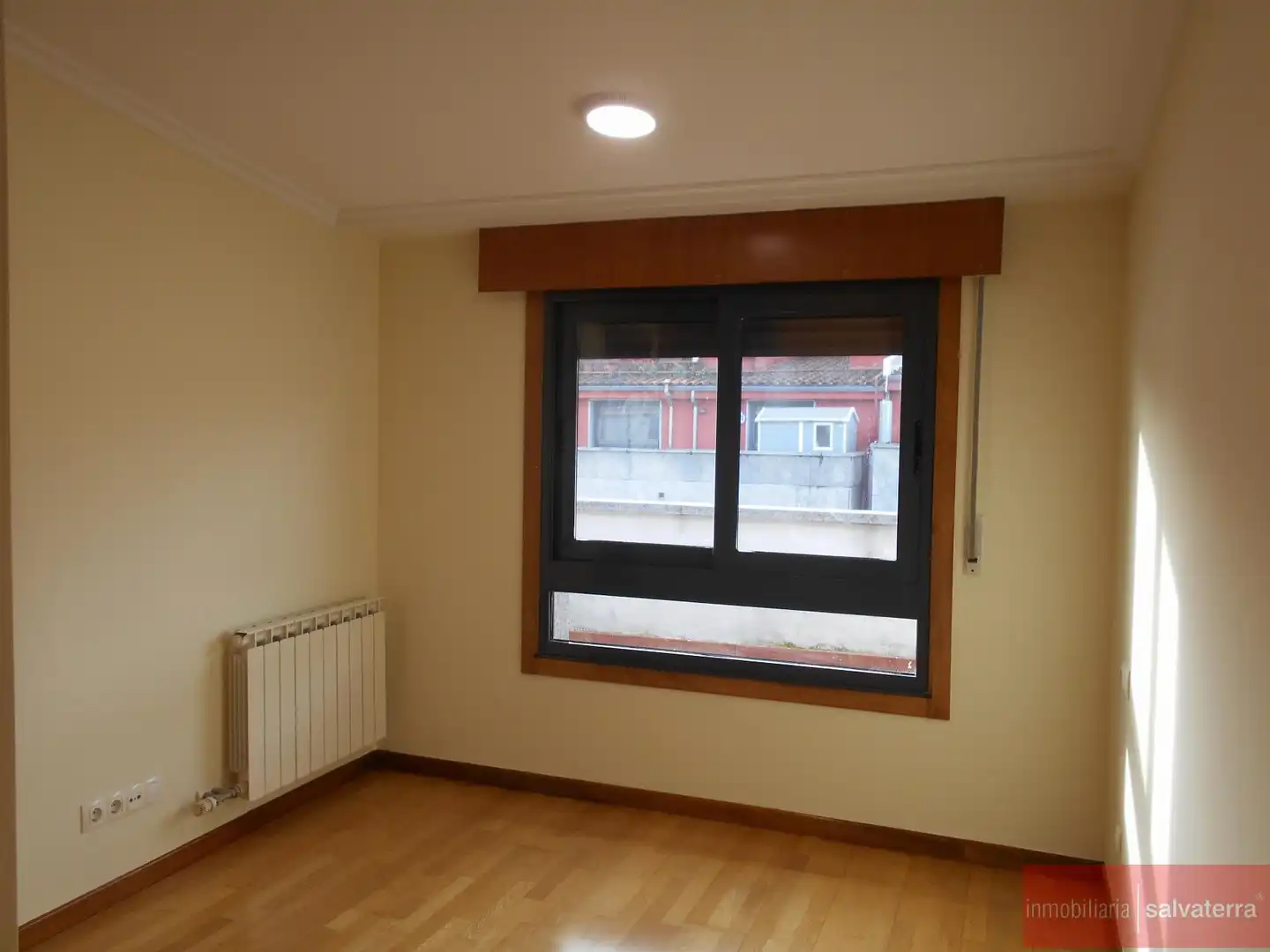 Habitación de Ático en venta en Salvaterra de Miño con Calefacción, Terraza y Trastero