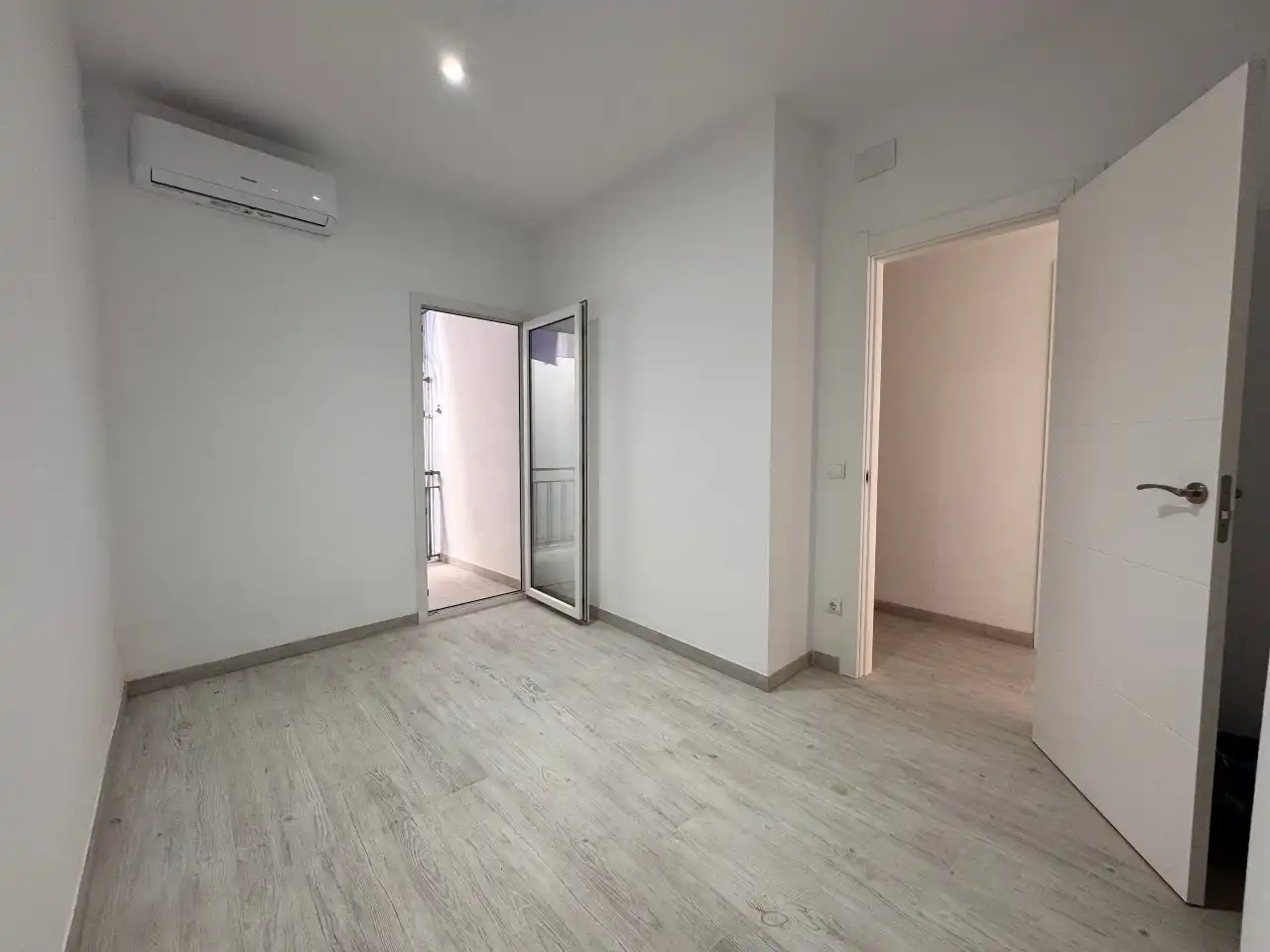 Bedroom of Flat for sale in Palamós  with Air Conditioner, Heating and Parquet flooring