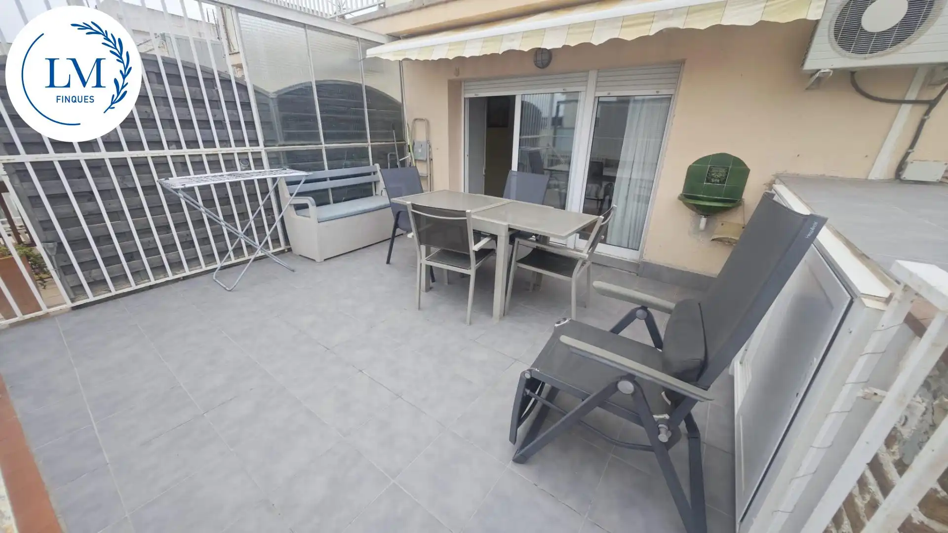 Terrasse von Dachboden zur Miete in Vilanova i la Geltrú mit Klimaanlage, Terrasse und Möbliert