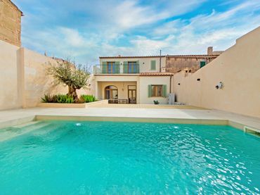 Casa con piscina en venta en Ses Salines Poble