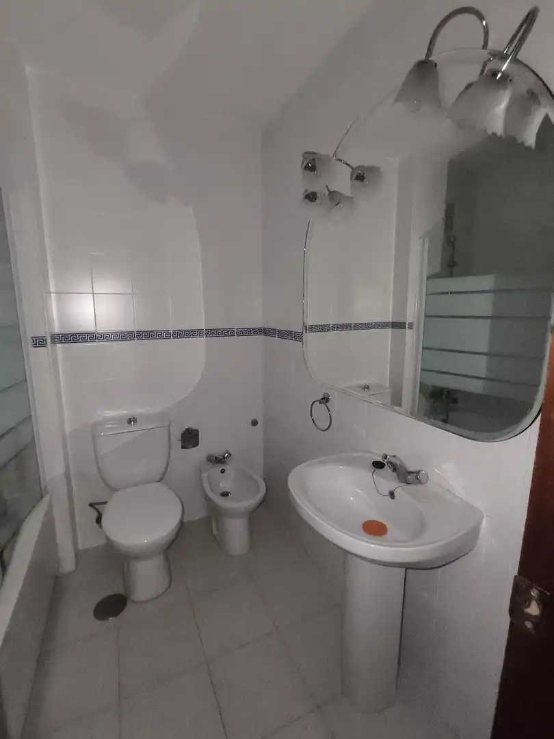 Baño de Piso de alquiler en Sevilla con Aire acondicionado y Terraza