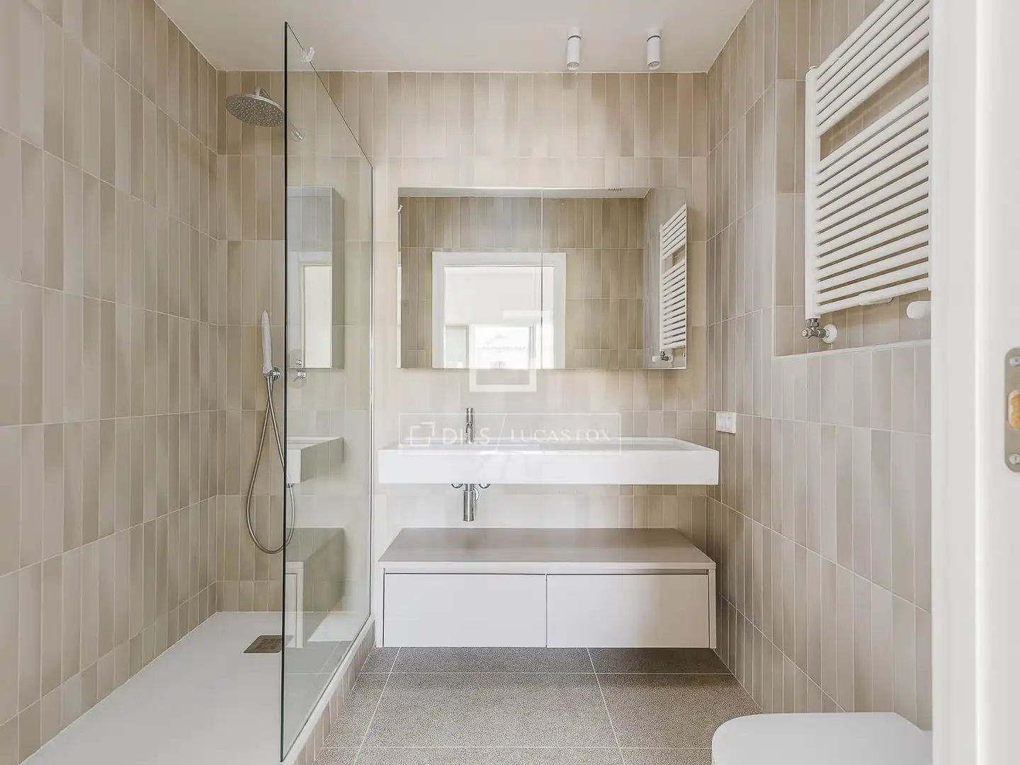 Bathroom of Flat for sale in Barcelona  with Air Conditioner, Heating and Parquet flooring