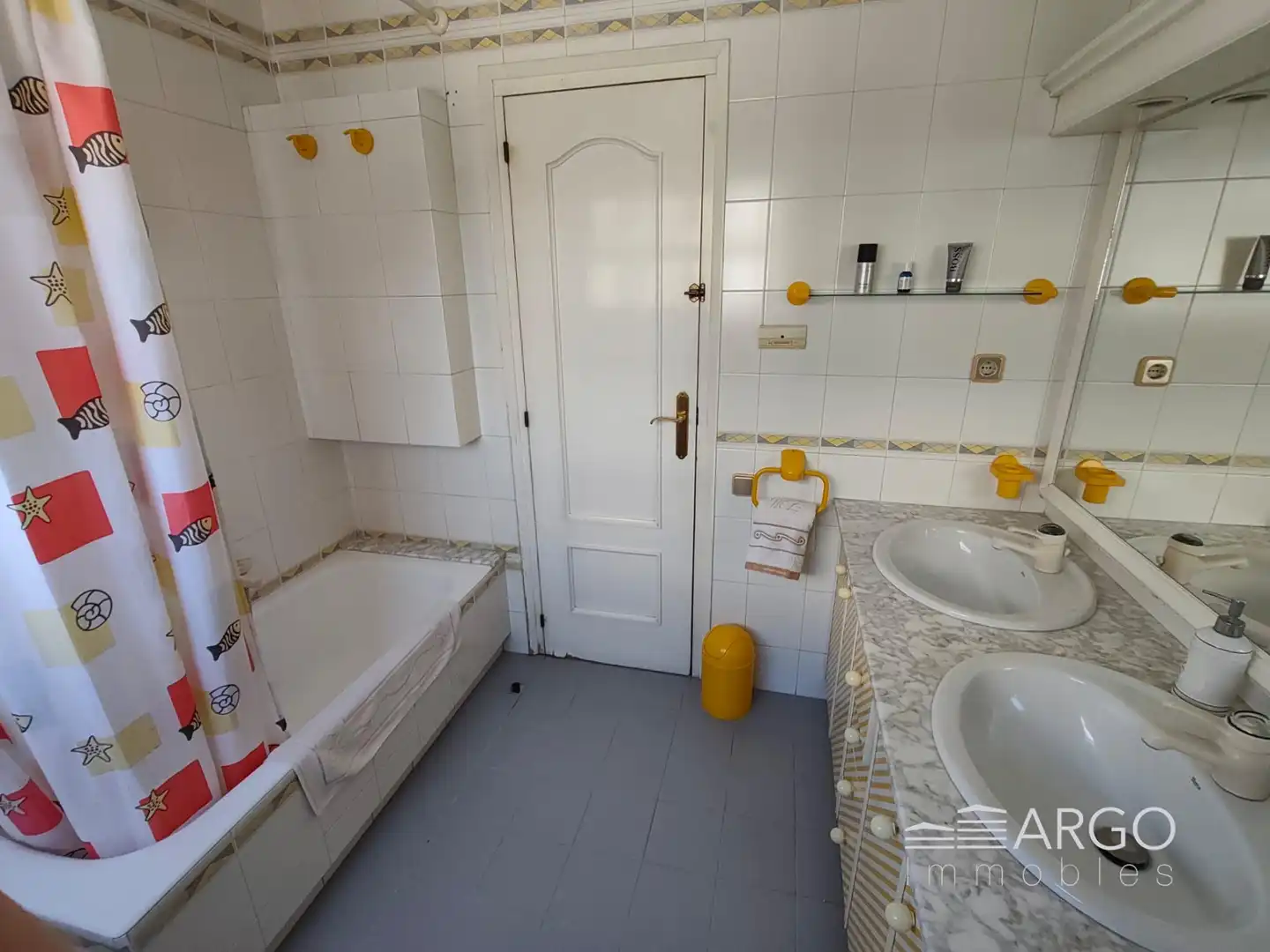 Bany de Casa o xalet en venda en Montcada i Reixac amb Aire condicionat i Jardí privat
