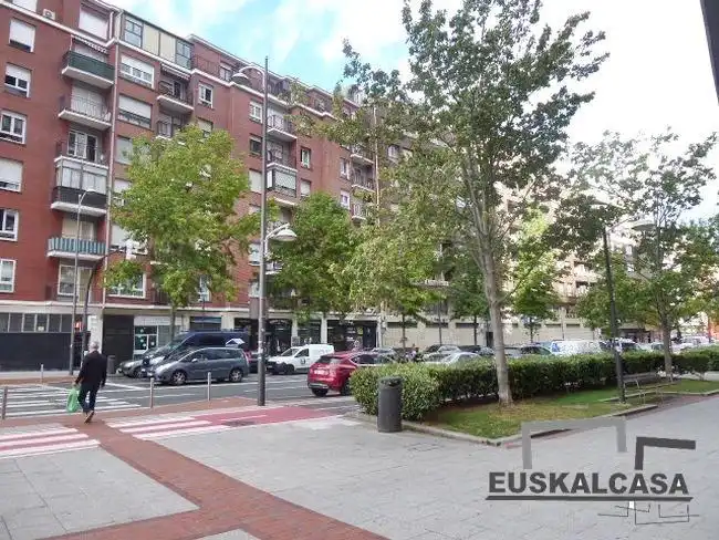 Vista exterior de Garatge en venda en Bilbao 