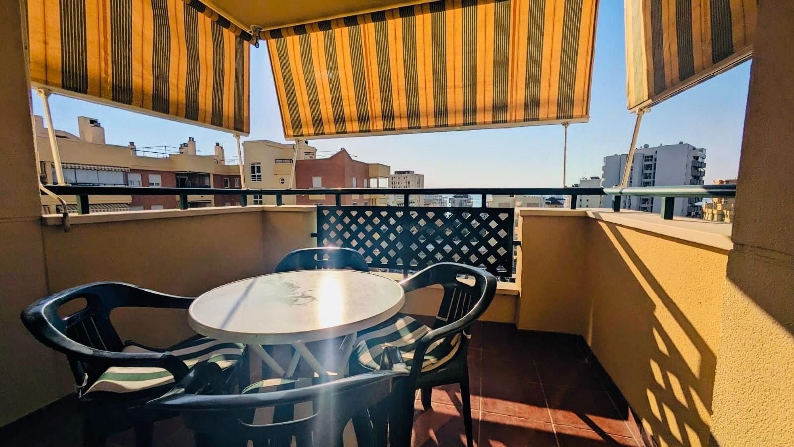 Terrassa de Apartament de lloguer en Fuengirola amb Aire condicionat, Terrassa i Piscina comunitària