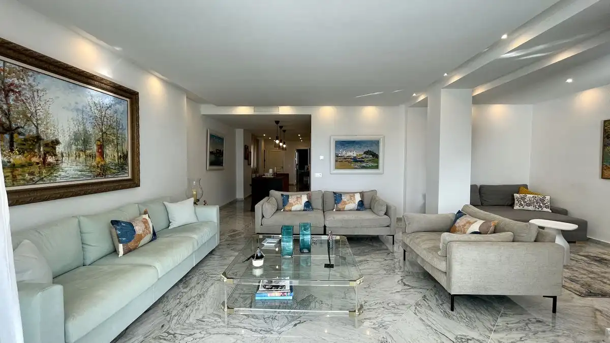 Apartamento con piscina en venta en Nueva Andalucía