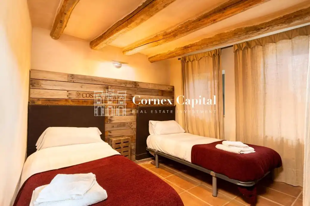 Bedroom of Houses for sale in Jafre, Girona