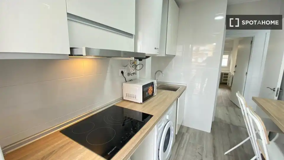 Cocina de Piso de alquiler en Madrid con Aire acondicionado, Calefacción y Amueblado