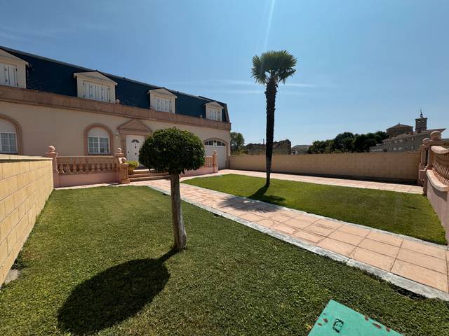 Casa adosada en Venta en Carretera Peñafiel en Valoria la Buena