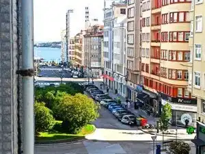 Vista exterior de Pis de lloguer en A Coruña Capital  amb Parquet, Moblat i Forn