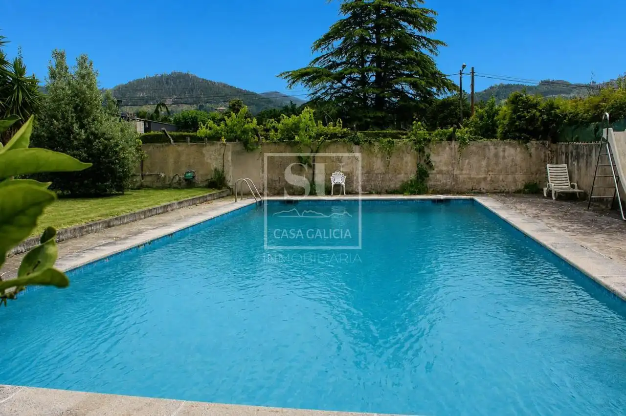 Piscina de Casa o xalet en venda en Nigrán amb Calefacció, Jardí privat i Terrassa