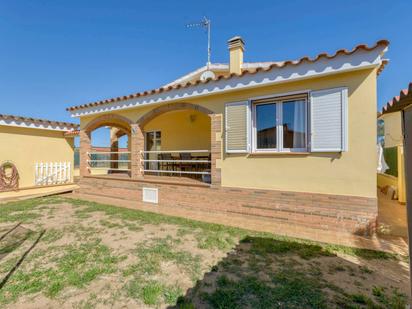 Vista exterior de Casa o xalet en venda en Viladamat amb Terrassa