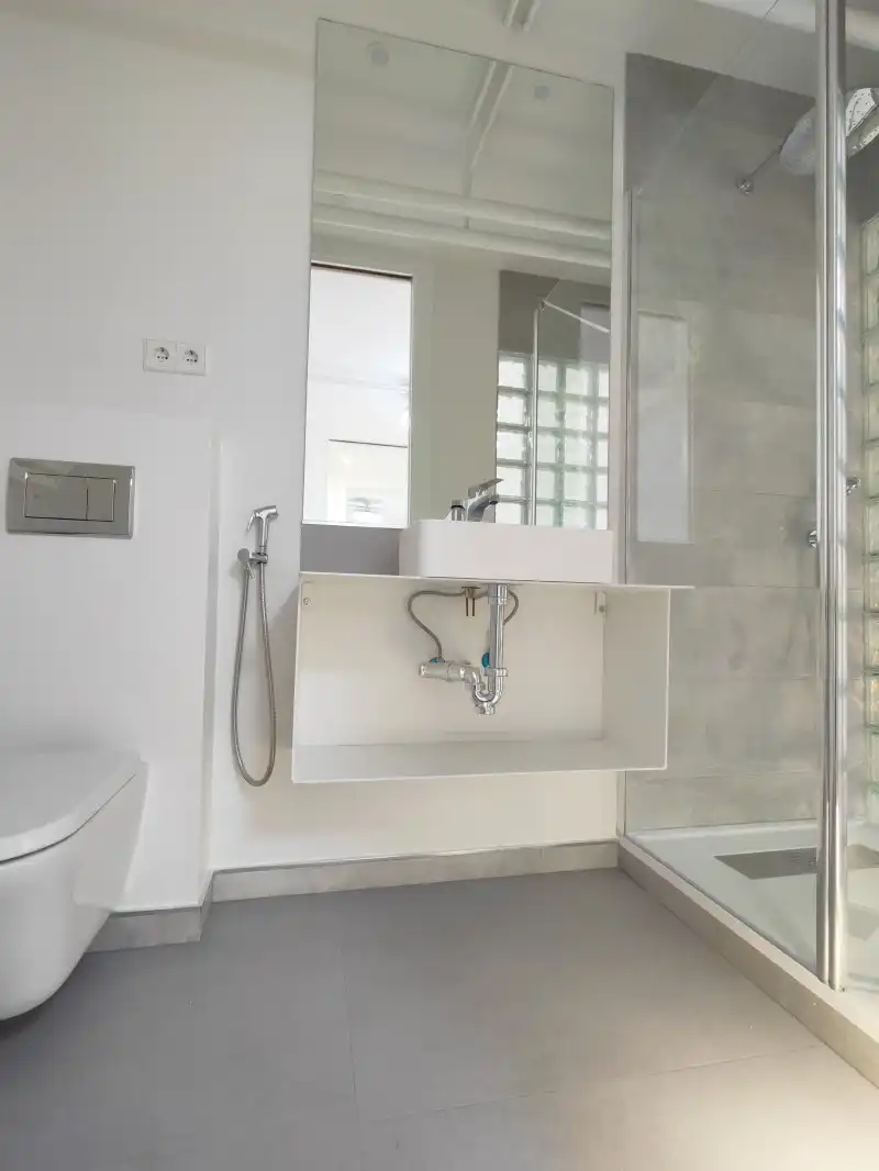 Badezimmer von Wohnung zur Miete in Madrid mit Klimaanlage, Heizung und Privatgarten