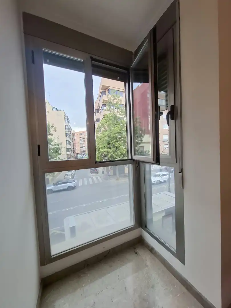 Exterior view of Flat for sale in Valencia  with Air Conditioner and Oven
