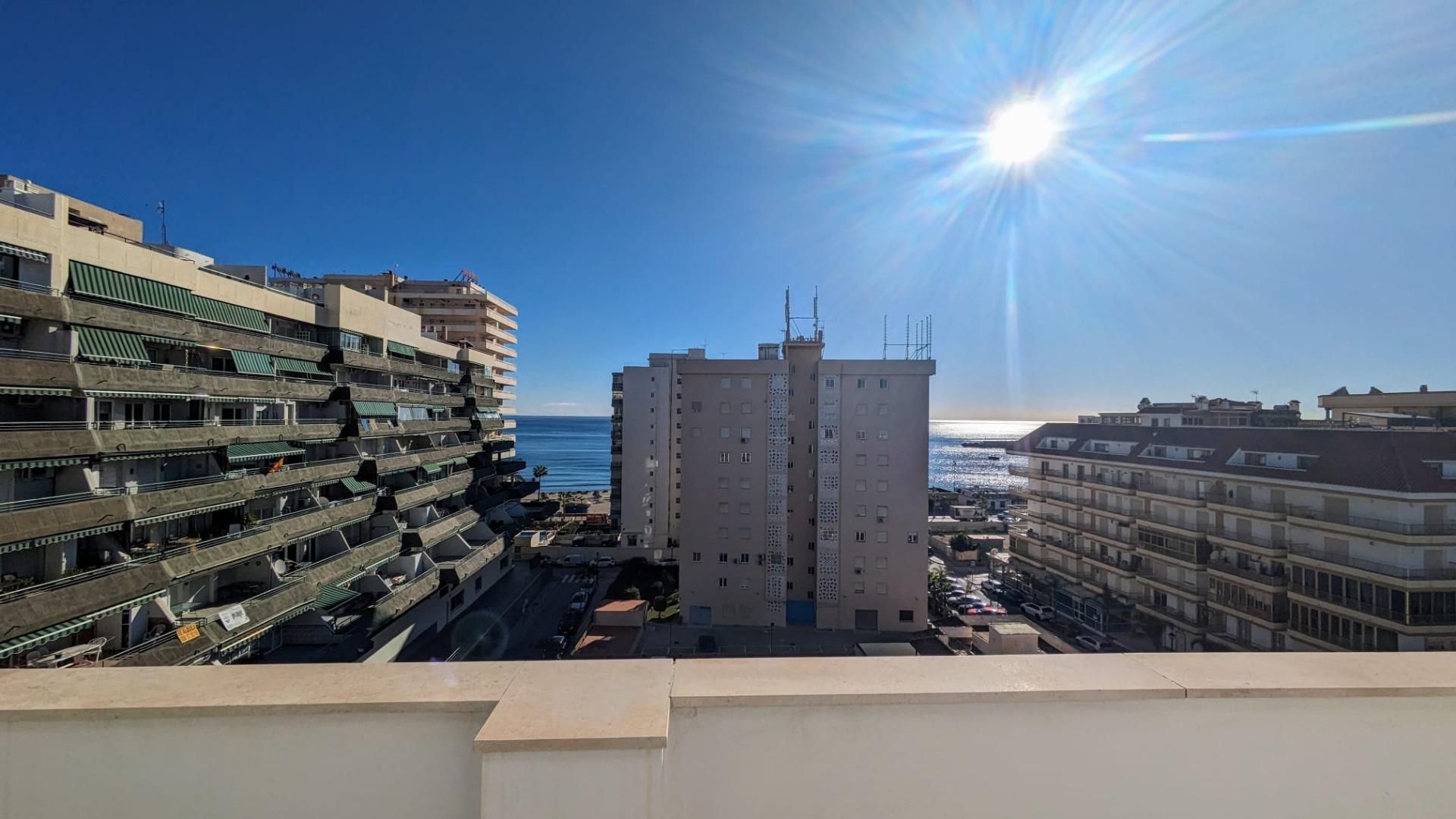 Vista exterior de Àtic de lloguer en Fuengirola amb Aire condicionat, Calefacció i Terrassa