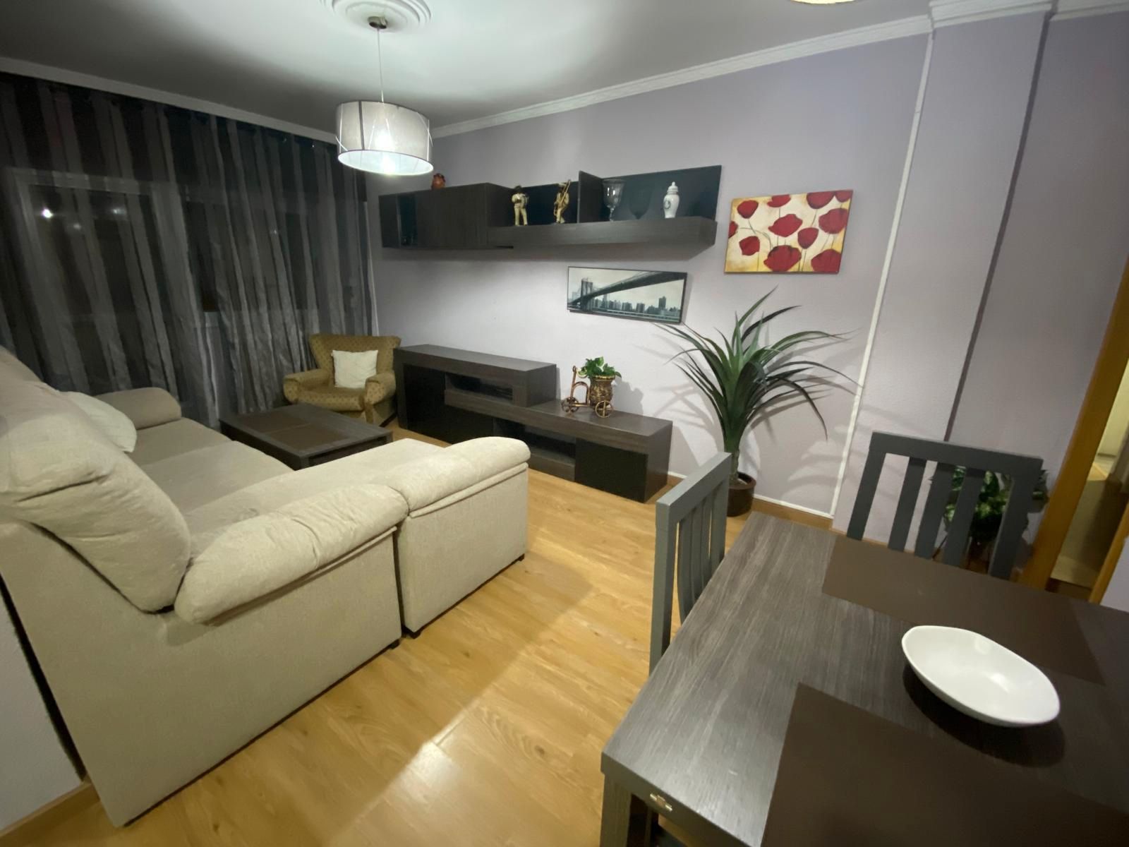 Sala de estar de Piso de alquiler en  Albacete Capital con Calefacción, Parquet y Amueblado