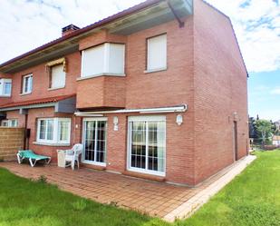 Exterior view of Single-family semi-detached for sale in Santa Marta de Tormes  with Heating, Parquet flooring and Swimming Pool