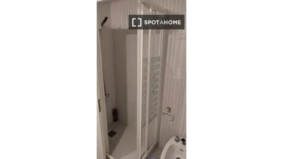 Bathroom of Flat for share in Málaga  with Air Conditioner, Terrace and Furnished