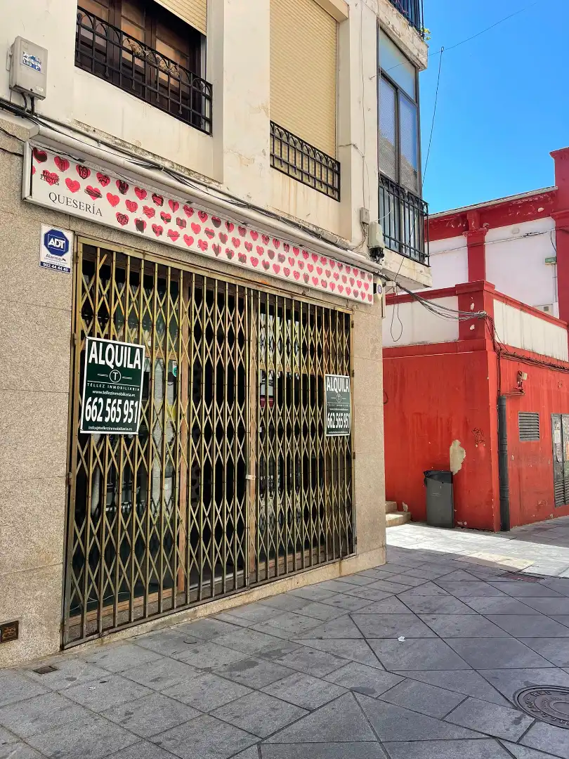 Außenansicht von Geschaftsraum zur Miete in Plasencia mit Klimaanlage
