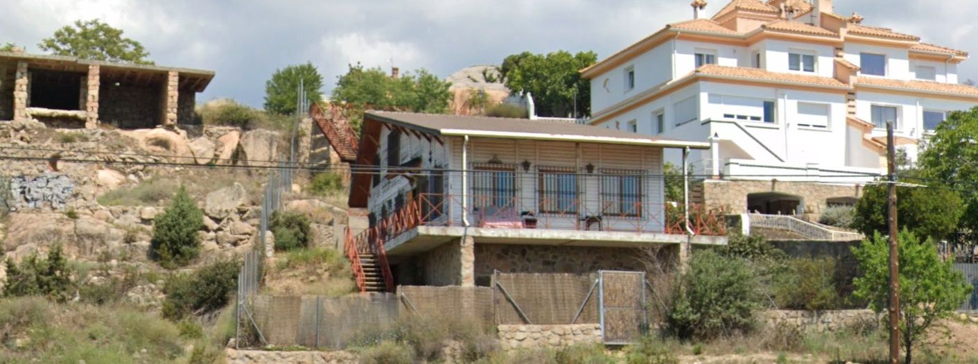 Vista exterior de Casa o xalet en venda en Manzanares El Real amb Moblat