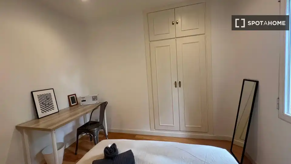 Bedroom of Flat for rent in Madrid  with Air Conditioner, Heating and Furnished