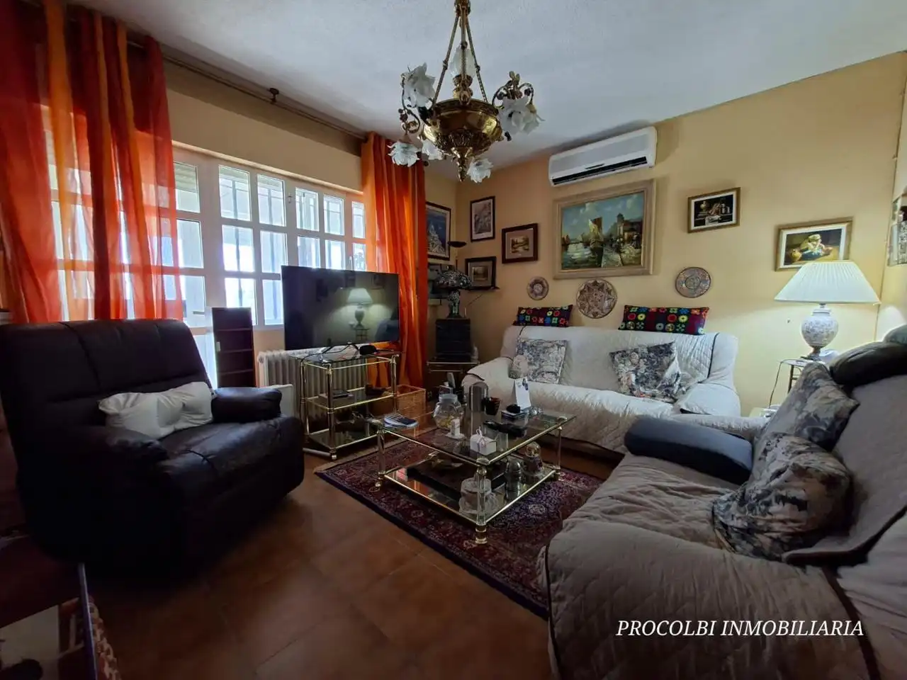 Sala d'estar de Casa o xalet en venda en El Casar amb Aire condicionat, Calefacció i Jardí privat