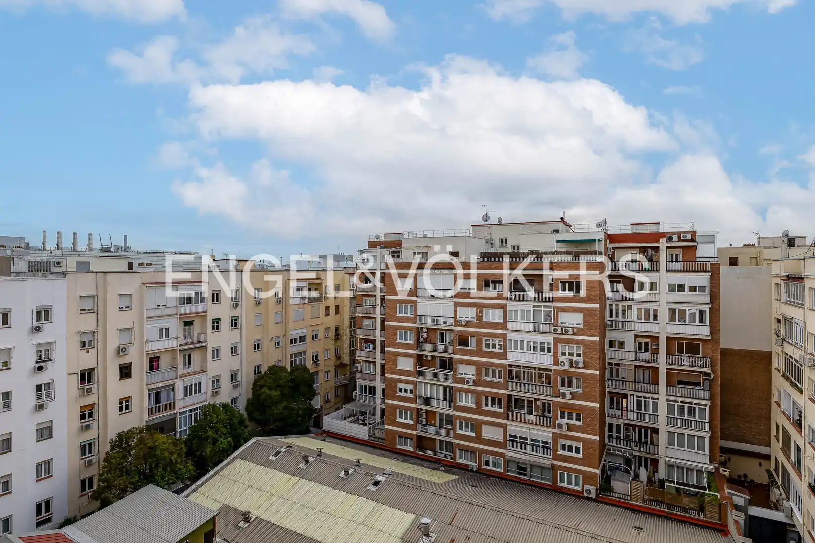 Exterior view of Flat for sale in Madrid  with Heating, Terrace and Balcony
