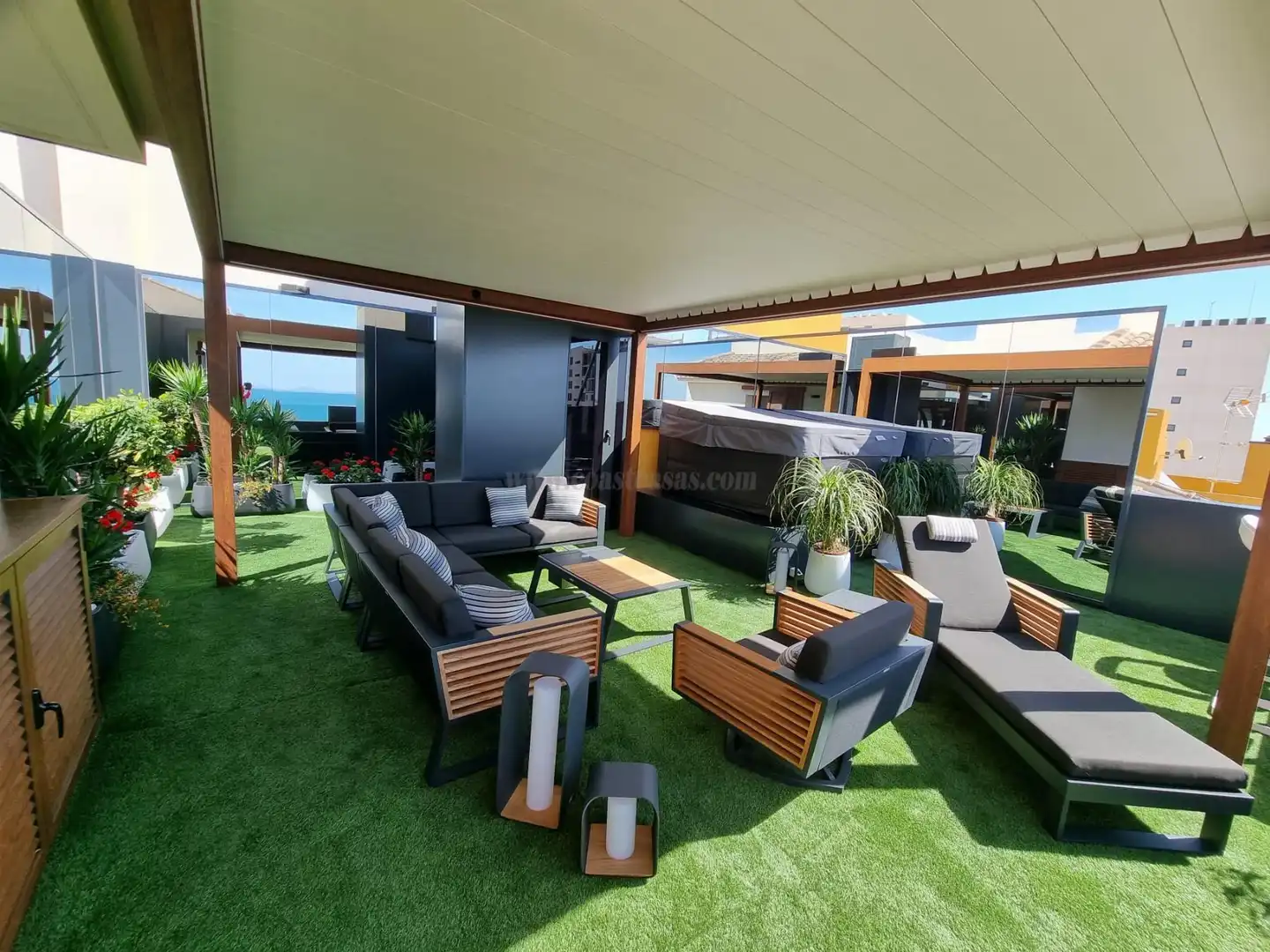 Terrasse von Wohnungen zum Verkauf in Torrevieja mit Klimaanlage, Heizung und Abstellraum