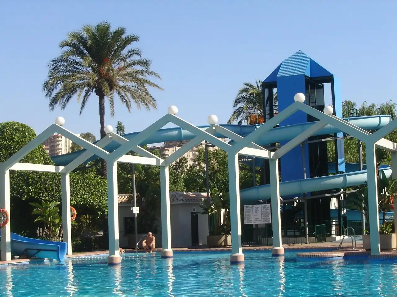 Piscina de Apartament en venda en Benalmádena amb Aire condicionat, Jardí privat i Terrassa