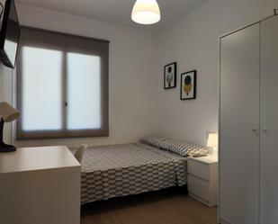 Dormitori de Apartament per a compartir en Alicante / Alacant amb Moblat, Forn i Rentadora