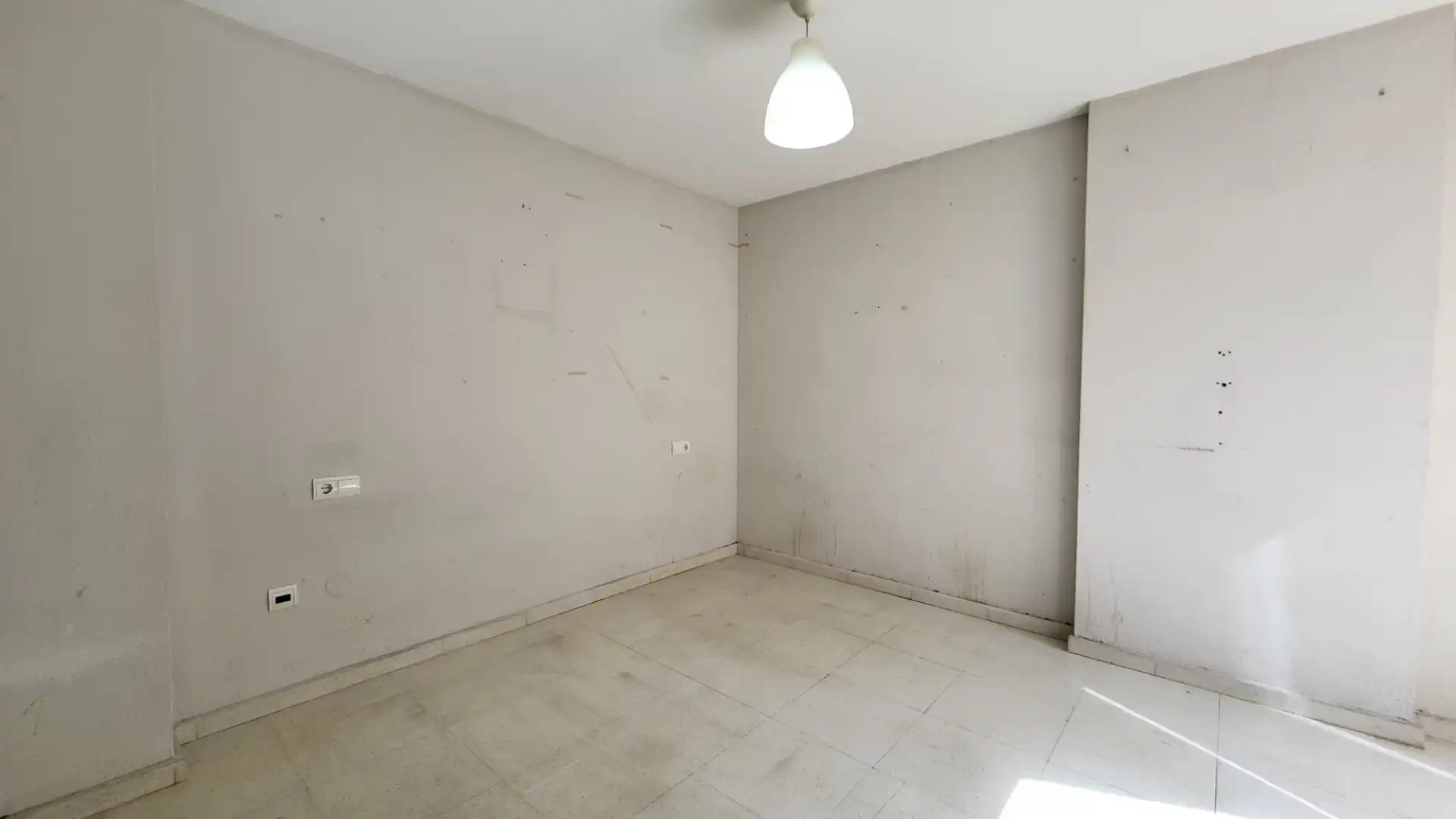 Piso en venta en Calle Andrómeda, El Cónsul - Ciudad Universitaria - El Romeral