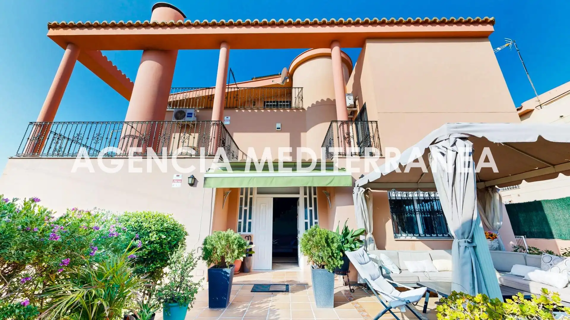 Vista exterior de Casa o xalet en venda en El Puig de Santa Maria amb Aire condicionat, Calefacció i Jardí privat